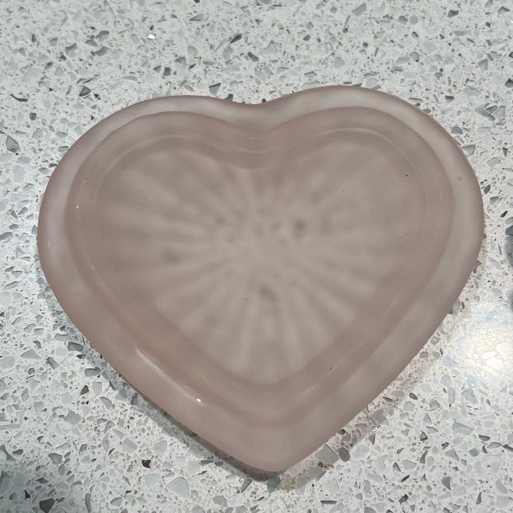 Vintage Pink Frosted Glass Heart Trinket Box - Picture 5 of 6